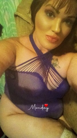 Little Rock Female Escort — PSE Curvaceous Fiery Redhead for Couples - 1