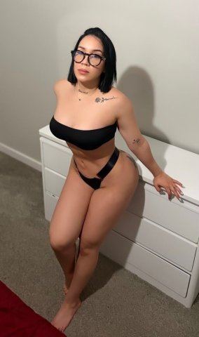 Akron Female Escort — Home Delivery & Private Comfort - 1