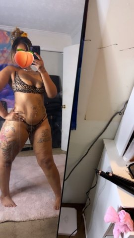 Juicy Booty (28) - 1