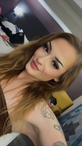 Bakersfield Female Escort — Incall in a Plush Suite - 1