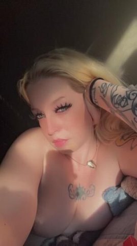 Sky Flossy — Blonde German Brat, 2 Girls, Overnights & Multi Hours - 1