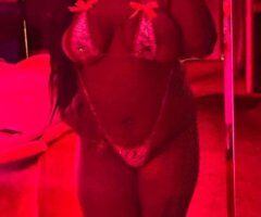 Thick, naturally curvy Santa Ana Female Escort - Image 4
