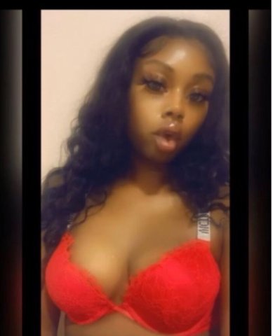 Desire — Petite Female Escort in Seattle (Soft Curves) - 1