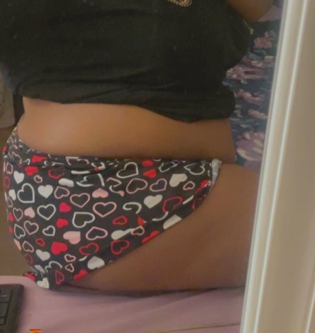 Chubby & Confident BBW Escort — Warm Oil Massage & Massage Gun - 1