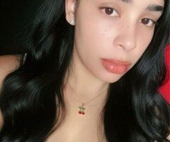 Fort Myers escorts - Slim Female Escort in Fort Myers with freckles