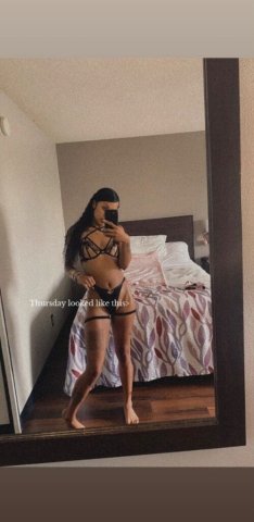 Petite discreet escort in Chicago—sexy, fun, upscale play - 1