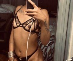Petite discreet escort in Chicago—sexy, fun, upscale play - Image 4