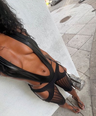Seattle Female Escort — Deep Throat/Gobbling & Petite Frame - 1