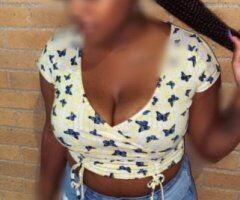 Chicago escorts - Chicago Female Escort — Short & Slim- Thick Look