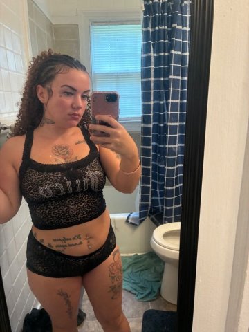 Petite Curvy Escort in Louisville, KY - 1