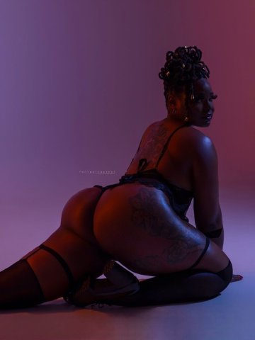 Honolulu Female Escort — Big Booty In-Calls & Out-Calls - 1