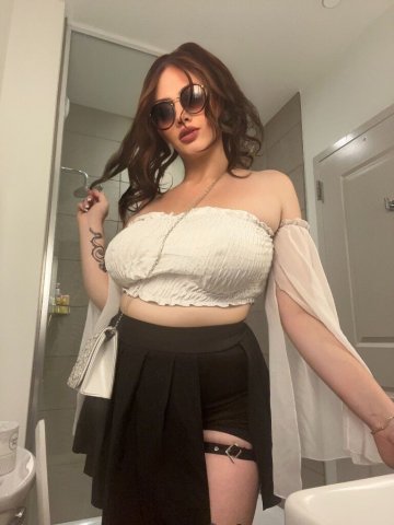 Ember Rae — Curvy Brunette Escort in Everett (South Everett near Lynwood) - 1