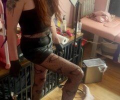 Minneapolis / St. Paul escorts - Minneapolis/St. Paul Ballbusting Doubles (2 Girls, 1 Cock) — Custom Trample Box Session