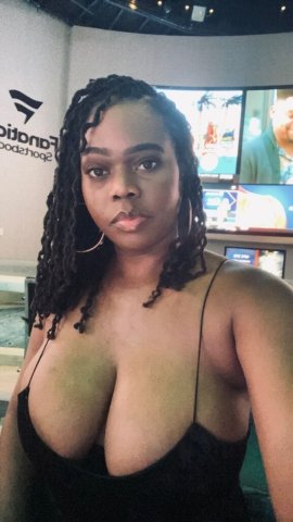 Seattle Curvy Female Escort — Sugar & Spice, FaceTime Screening Required - 1