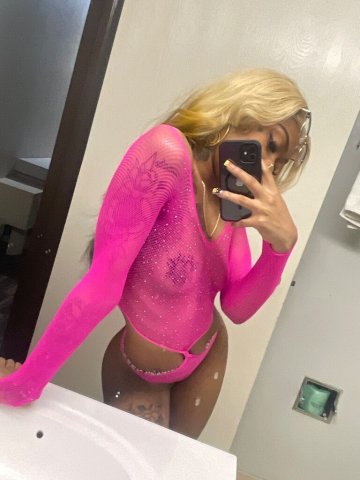Richmond, VA Female Escort — Carplay, FT shows & content videos - 1