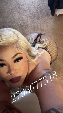Santa Barbara Female Escort for FaceTime Shows - 1