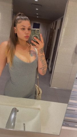 Hazel (26) — Upscale Curvy Latina Companion in Portland - 1
