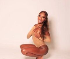 San Fernando Valley CA Female Escort — Short Stays, Overnights & Dinner Dates - Image 2
