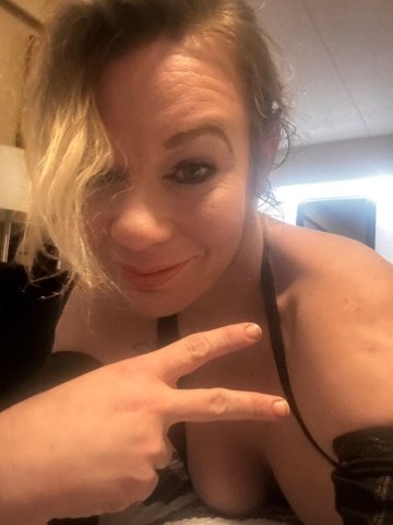 Trixie — St. Louis Female Escort for Oral - 1