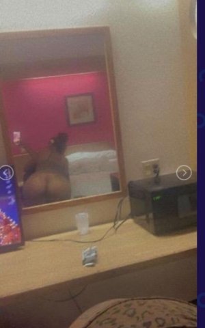 Little Rock Female Escort — Thick, Curvy - 1