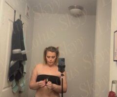 Casino Area bubbly brunette Lotus Skyy — discreet OnlyFans setup - Image 3