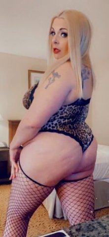 Everett Busty Blonde Escort — All-Natural 40G Breasts & Oral Focus - 1