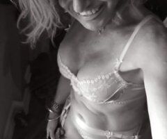 Lori — St. Louis Female Escort - Image 2