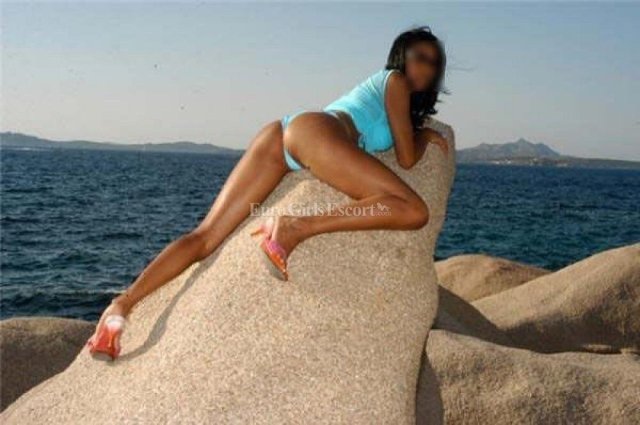 Flavinha (35) — Female escort in Florence, outcall in proper hotels - 1