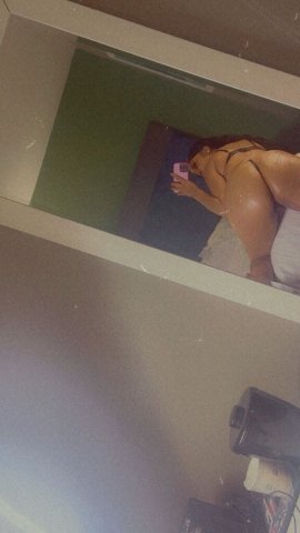 London (23) — Slim Curvy Light-Skin Escort (Mendocino, CA) - 1