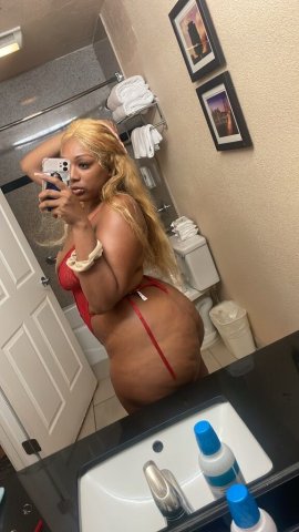 Mendocino Female Escort — Pretty Face, Sexy Curvy, Content Sales - 1