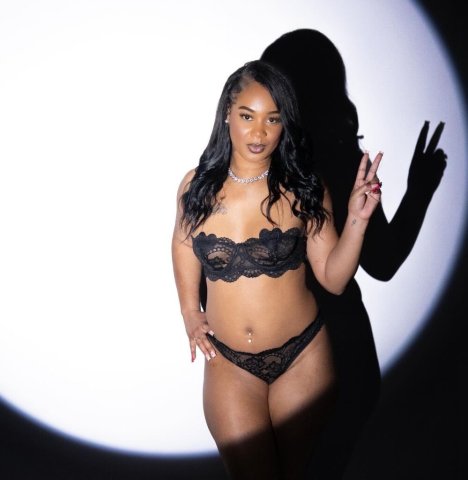 Long Beach Female Escort — Discreet in-call & out-call dates - 1