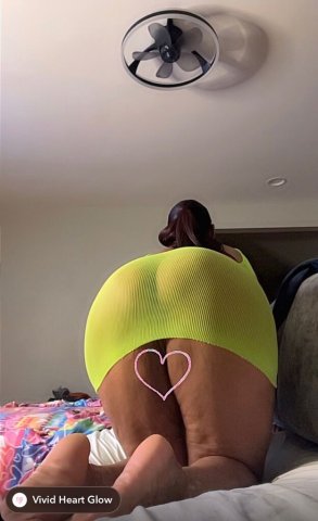 Chicago, IL Female Escort — Outcall deposit required (no negotiation) - 1
