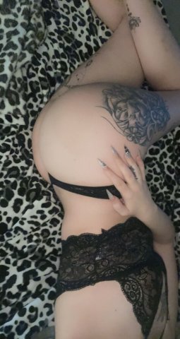 Pittsburgh PA Female Escort — Content sales, toy play & videos - 1