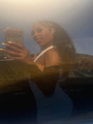 Seattle Female Escort — Incall, outcalls & dinner dates - 1
