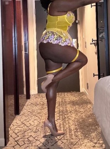 Warwick CT Female Escort — Sensual Shower & Erotic Body Rub Sessions - 1