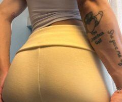 Rockford escorts - Petite Light-Skin Female Escort (21) — Soft Flirty Chat & Cheeky Energy