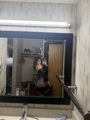 Portland Female Escort — petite curvy, bright blue eyes, hosting in Tigard - 1