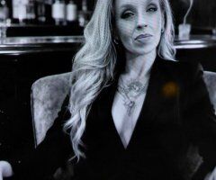 Denver escorts - Denver Milf Female Escort — Incall, Outcall & Car Dates
