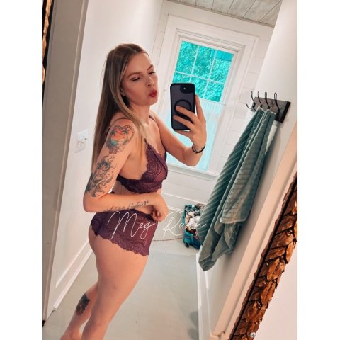 Meg — Upscale, Respectful Female Escort in Rochester (MN) - 1