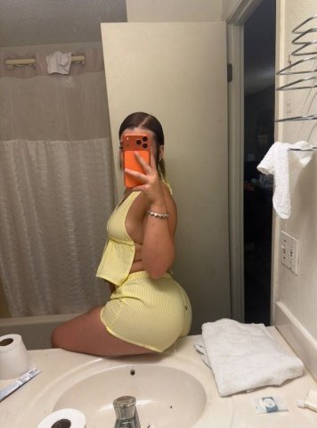 Flint Snowbunny Escort — Nursing Student (No Bare Clean) - 1