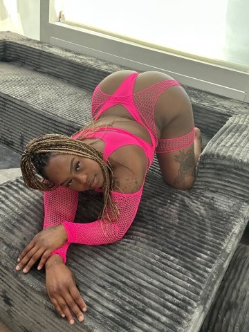 Tacoma Outcalls — Kashmere 5'1" Petite Escort (Card Dates) - 1