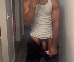 Boston escorts - 🍑30 Year Old Black Athletic Male, with 11.5 in Cut thick Cock!🍆🍆