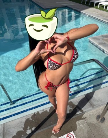 Classy Latina Female Escort — Discreet, private appointments - 1
