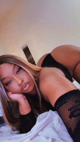 Naomii — In-Call Female Escort for Mature Gentlemen (No Nudes) - 1