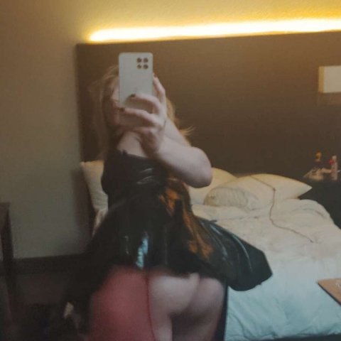Hosting for hung dick RN PLEASE COME THRU AND POUND THIS PUSSY GANGBANG - 1