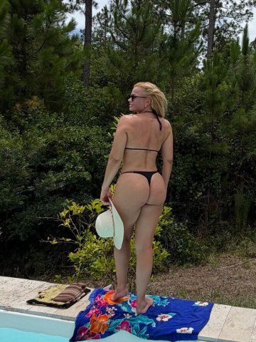 St. Augustine Blonde Latina Escort — Curves for 4 Days - 1
