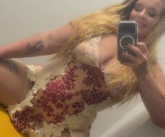 Flirty female escort in Mobile, Alabama—curves, classy trouble - Image 5