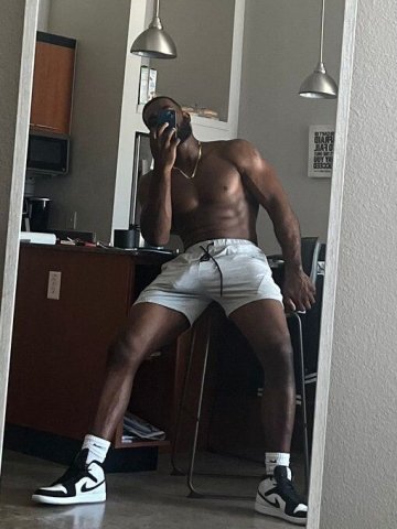 🍑30 Year Old Black Athletic Male, with 11.5 in Cut thick Cock!🍆🍆 - 1