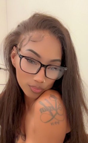 Sweetie Escort Bombshell — Charleston friendly dates, quick meet options - 1