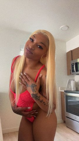 Seattle Upscale Female Escort — Young, sweet, discreet - 1